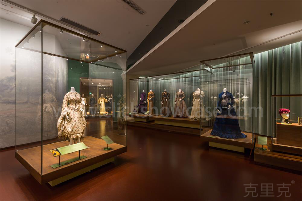 2016克里克-中國(guó)絲綢博物館展柜案例實(shí)拍圖1 2016克里克-中國(guó)絲綢博物館展柜案例實(shí)拍圖1